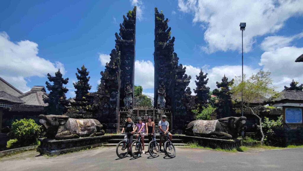 Pura-Agung-Gunung-Raung-1024x578