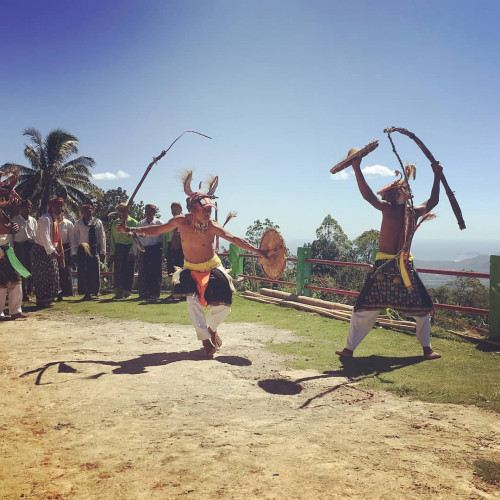 Caci, Tari Perang Lambang Kejantanan dan Keperkasaan di Manggarai